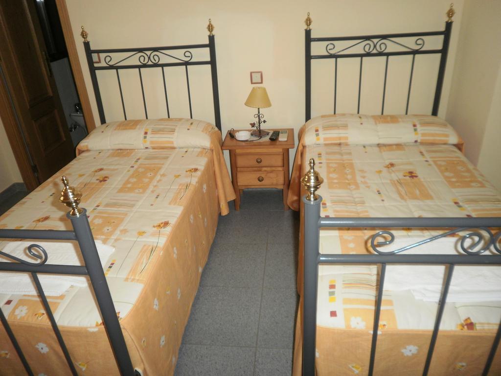 Hostal Miraflor De Las Cadenas Cuacos De Yuste Exterior foto
