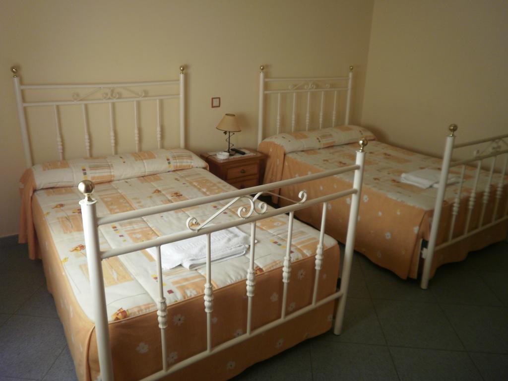 Hostal Miraflor De Las Cadenas Cuacos De Yuste Exterior foto